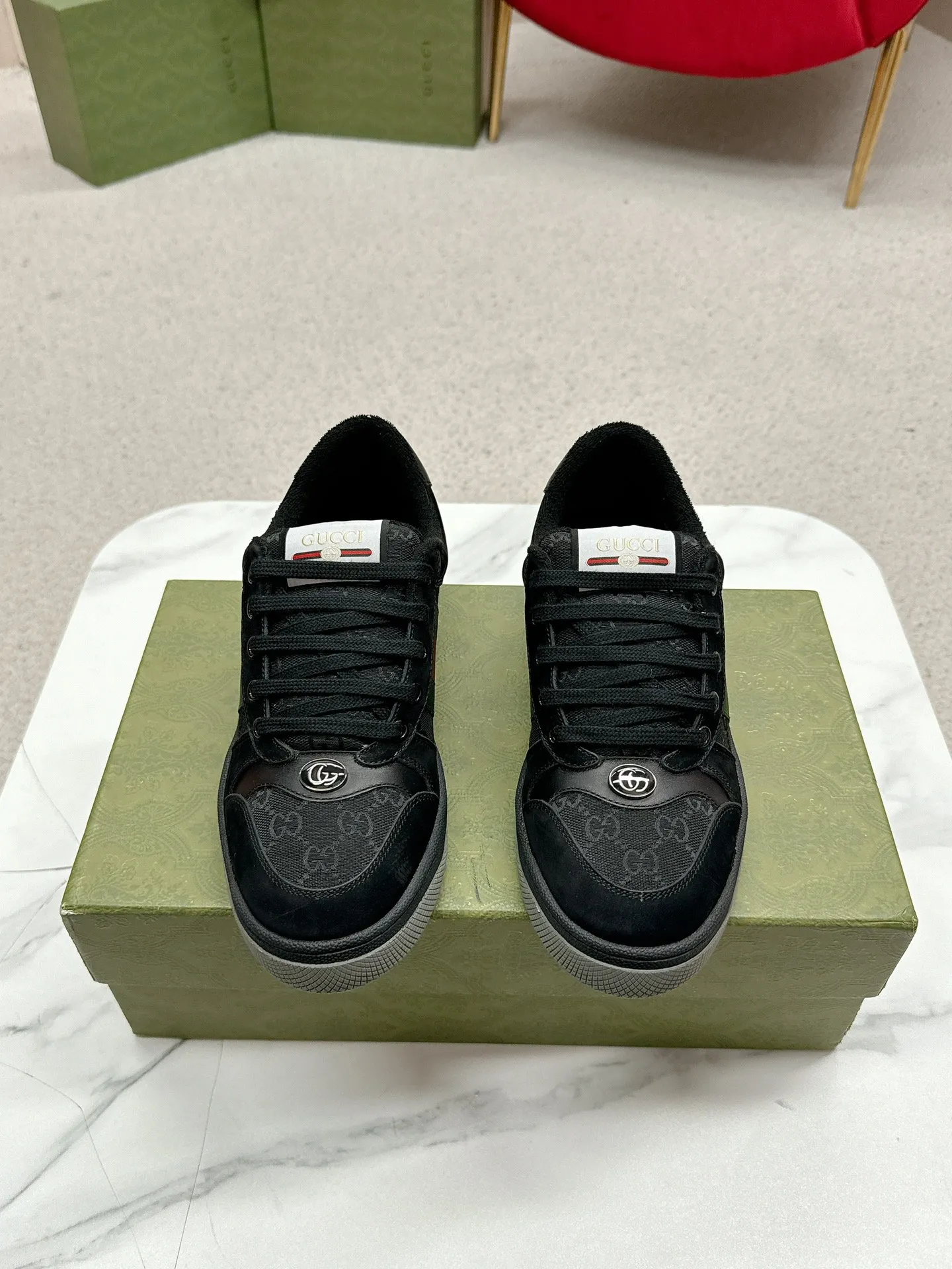 👟👟Ex-factory price 560👟👟 Men’s size +10 Gucci——purchased version GG series distressed dirty shoes-hot style is coming! 9 times out of 10 sales, you will definitely get the money. Ready stock! Spot goods! Spot goods! New colors added - the ultimate version on the market! Purchase the original version and develop it... fabric, material, outsole, and details can be compared at will! Open-mold Swarovski one-to-one replica rhinestone chain...Metal cherry pendant...Metal double G crystal cylindrical mark...Gucci original customized narrow webbing...Super flash series - flash diamond chain. The cherry decoration is detachable and can be changed into two to match with each other to show your personality. Exclusive color-brushed cowhide fabric. Hand-made distressed is very textured and has a sense of luxury! The details of the workmanship can be seen in the drawings, and no line is missed. The original terry cloth is delicate, soft and more comfortable and breathable. The privately stamped two-color original TPU outsole (lower layer is wider, upper layer is narrower). Matching packaging⭐️ Size: Female 35-40 Male 39-44 (Female 41 Male 45 customized)